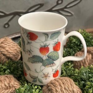 VTG Alpine Strawberry Roy Kirkham 10/12 oz Coffee Mug Fine Bone China England